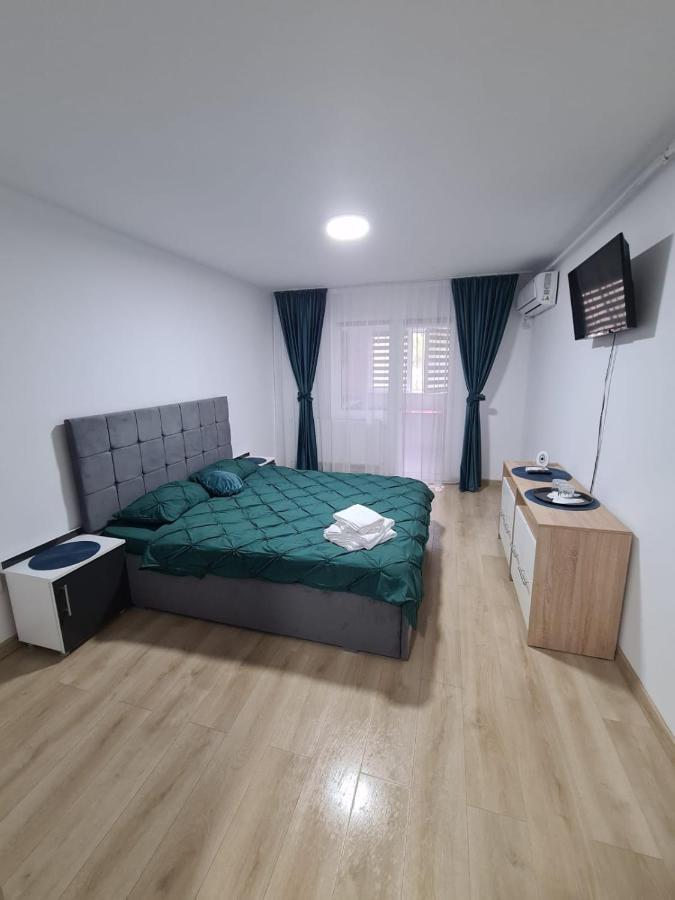 Garsoniera Luxury Lorena Piteşti Buitenkant foto